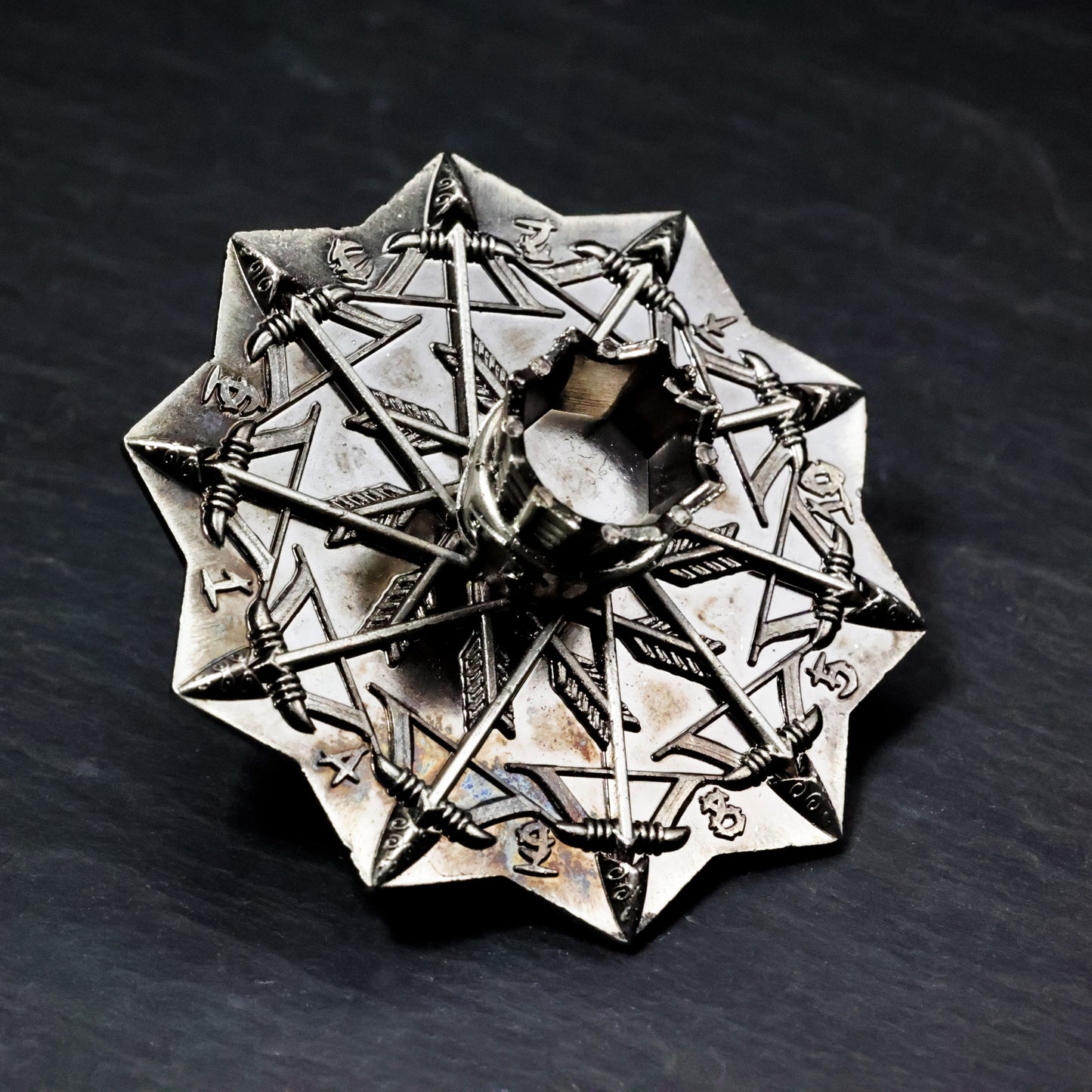 DiceNest    Fate Arsenal – Multi-structure dice inspired by iconic D&D classes