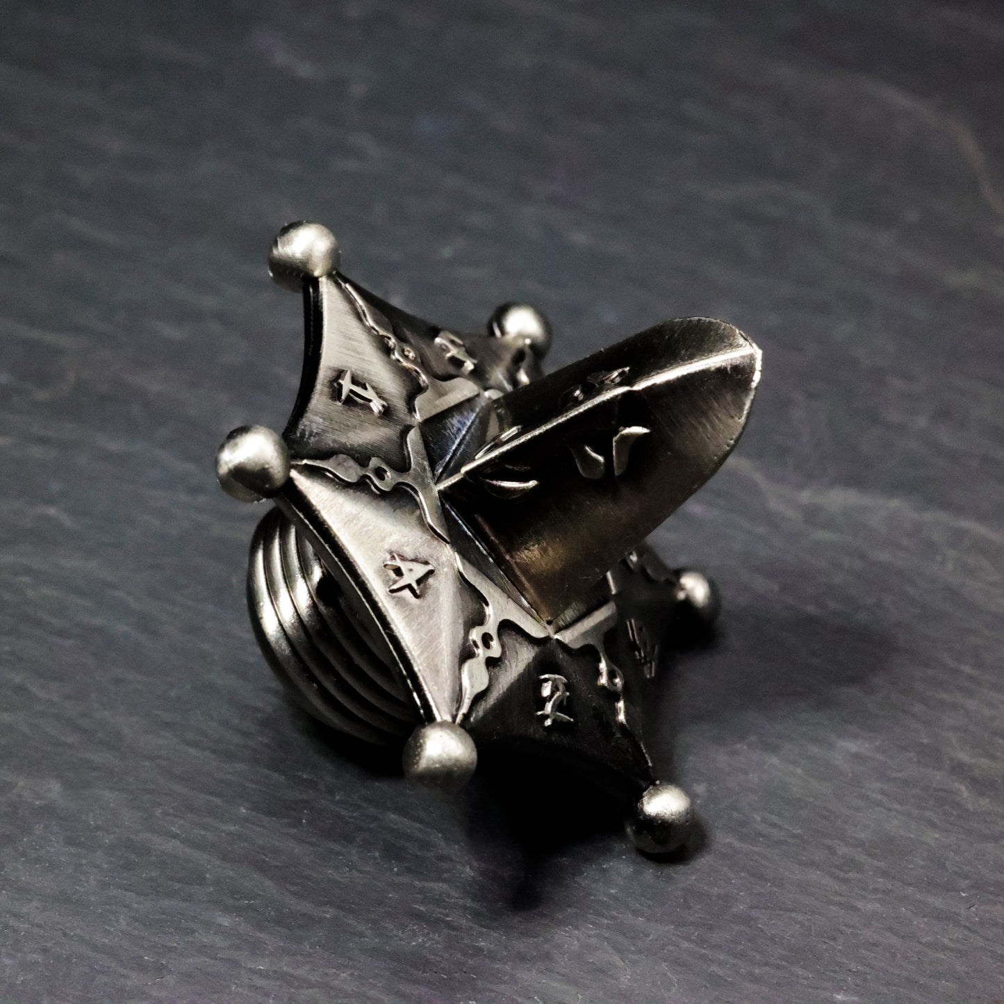 DiceNest    Fate Arsenal – Multi-structure dice inspired by iconic D&D classes