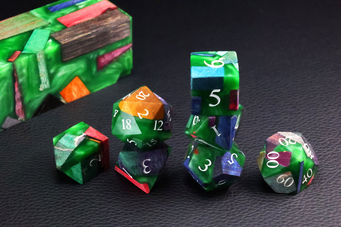 **Victory Renaissance – Mixed-Color Artistic Wooden Dice