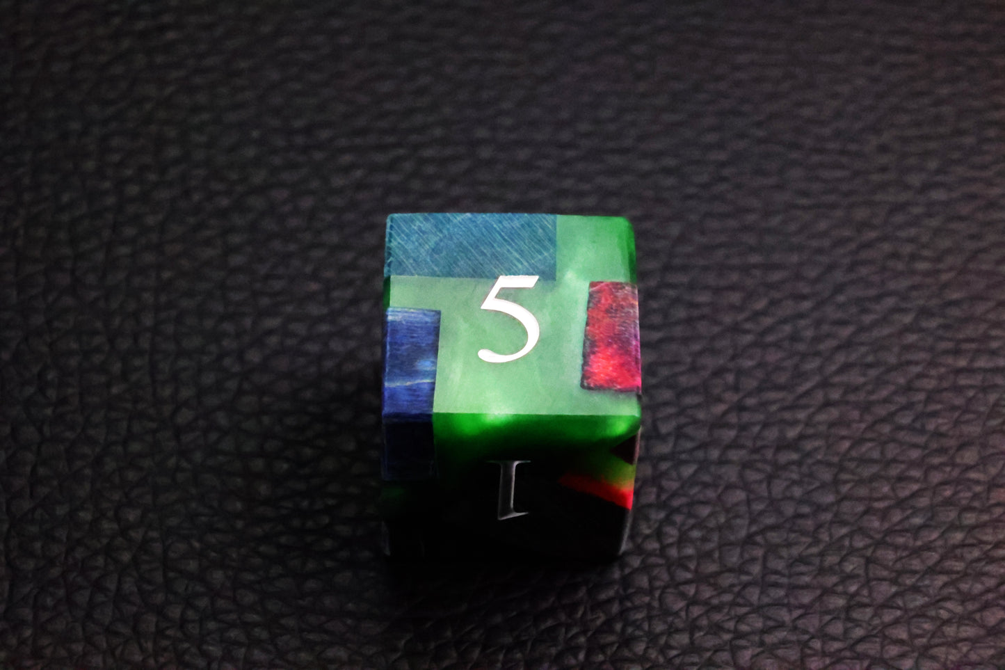 **Victory Renaissance – Mixed-Color Artistic Wooden Dice